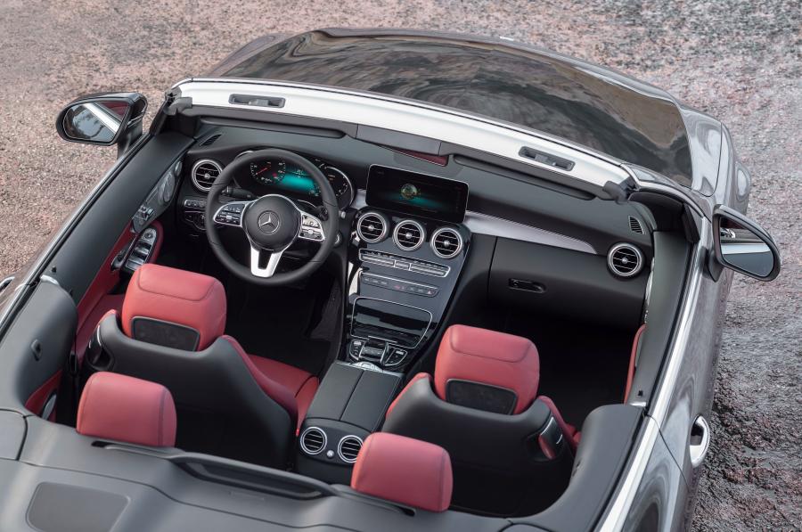 Интерьер Mercedes-Benz C300 Avantgarde Cabriolet (A205) 2018 года  (WW) (фото 29 из 30)